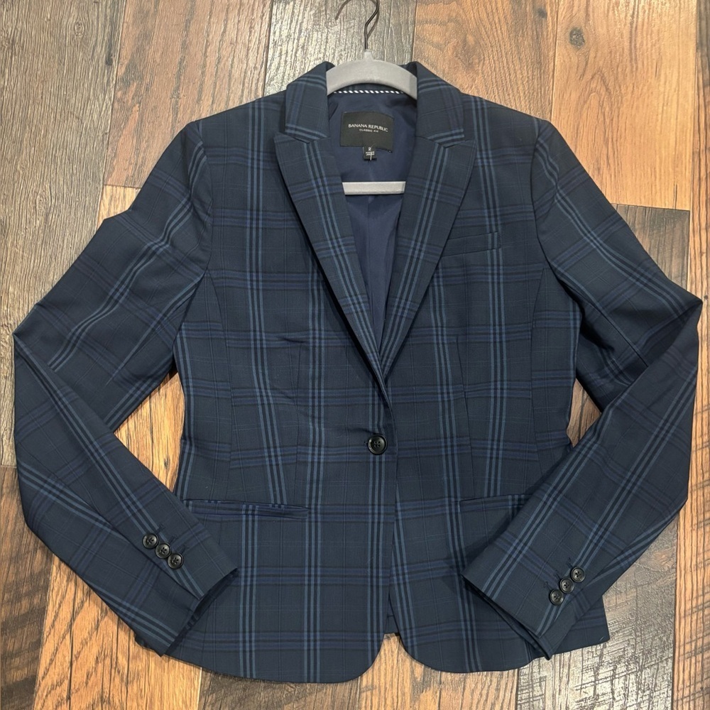 BANANA REPUBLIC Women
Marzotto Italian Wool Navy Check
Plaid Blazer 2.
